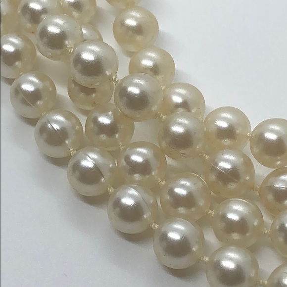 Long Strand of Medium Pearls - Picture 2 of 3